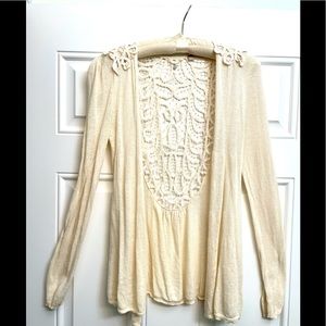 Long sleeve light sweater with lace back anthropology